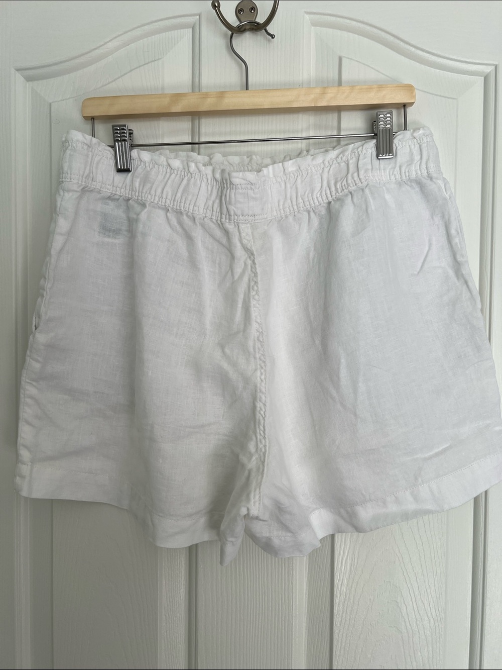 H&M White Linen-Blend Elastic Waist Athletic Shorts - Picture 2 of 3